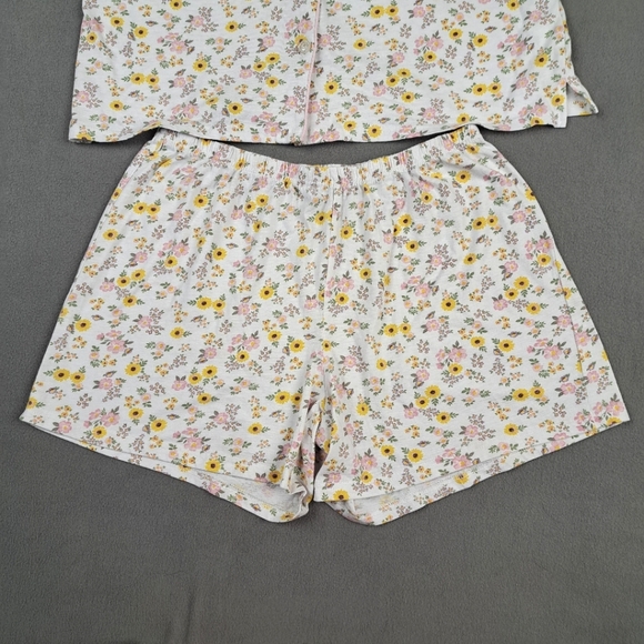 Laura Ashley Pajama Set Medium White Pink Sunflowers Top Shorts Women's EUC - Picture 8 of 13